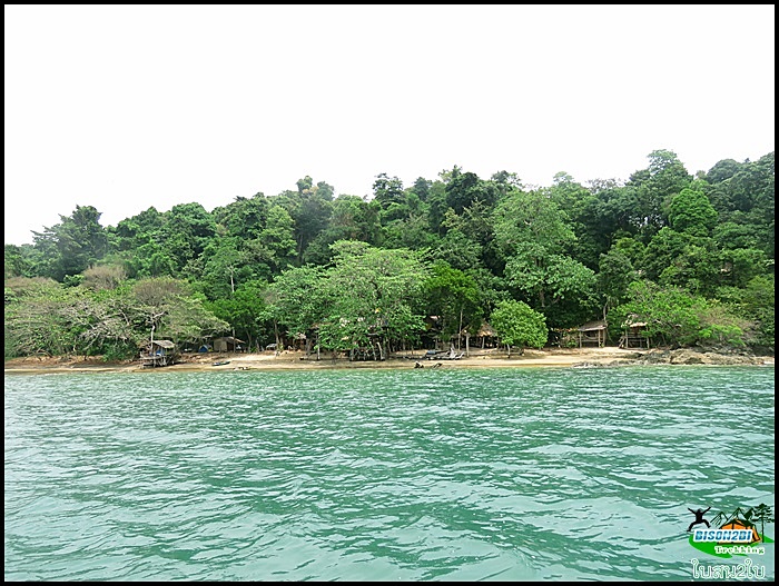 โปรแกรมทัวร์ท่องเที่ยวทริปล่องแพลำน้ำกระบุรี-เกาะช้าง Green Banana- Pirate house 
กรีนบานาน่า บ้านโจรสลัด จ.ระนอง