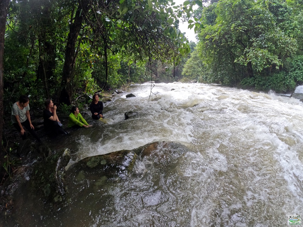 โปรแกรมทัวร์ท่องเที่ยวทริปเดินป่าตาดหินแดง
 -บ้านหนองหลวง เมืองปากซอง สปป.ลาว