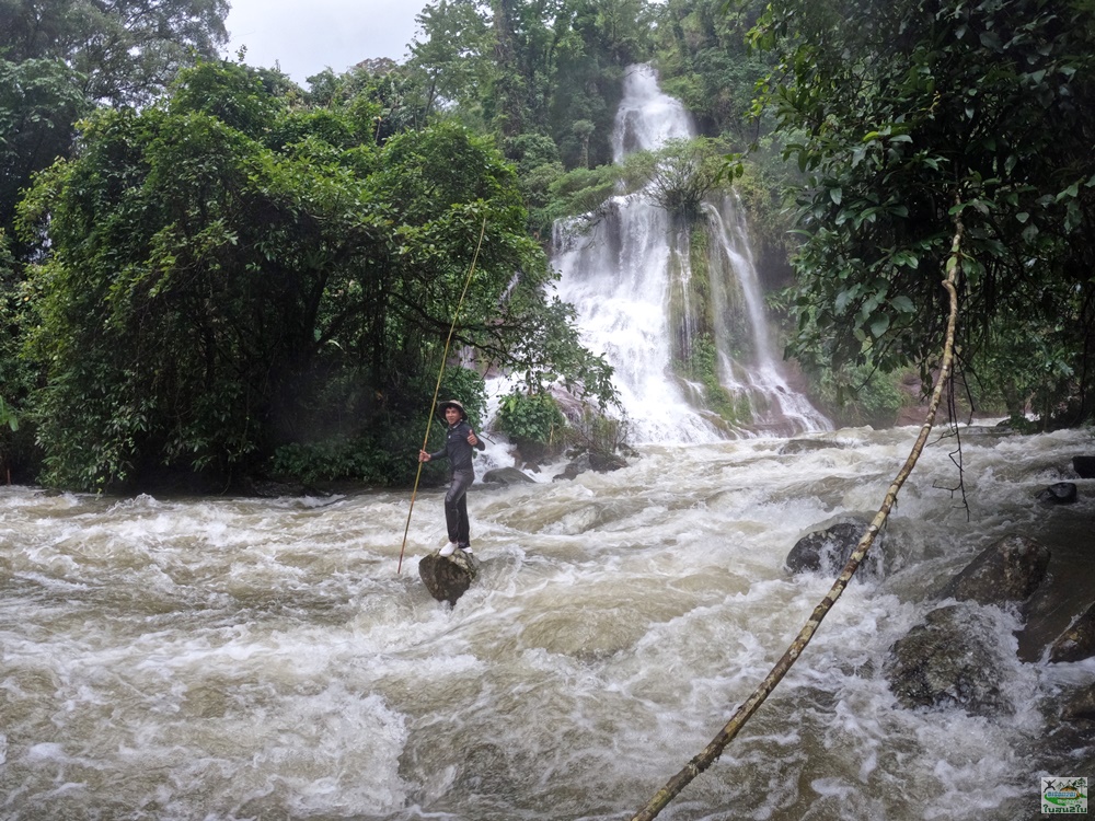 โปรแกรมทัวร์ท่องเที่ยวทริปเดินป่าตาดหินแดง
 -บ้านหนองหลวง เมืองปากซอง สปป.ลาว