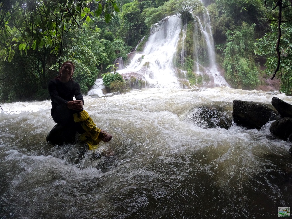 โปรแกรมทัวร์ท่องเที่ยวทริปเดินป่าตาดหินแดง
 -บ้านหนองหลวง เมืองปากซอง สปป.ลาว